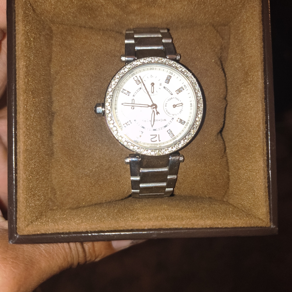 Elegant Silver Women's Watch